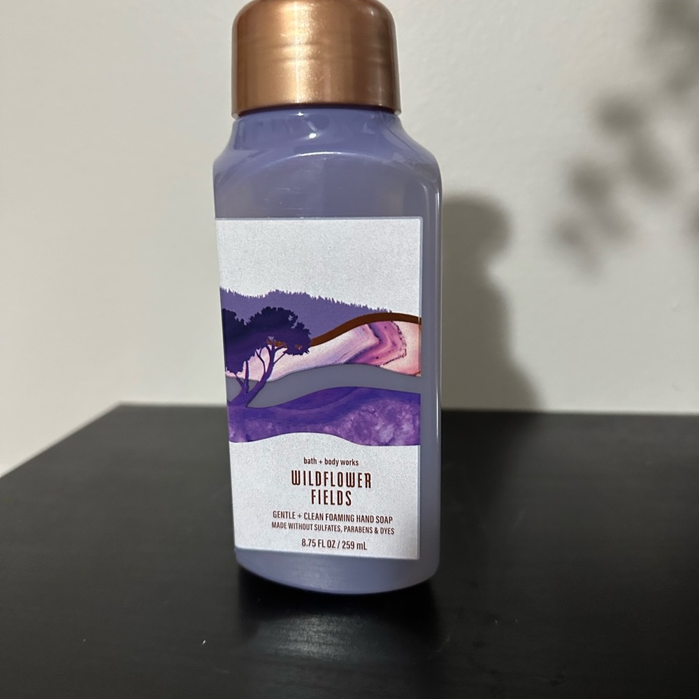 bath and bodyworks “Wildflower Fields “Gentle Foaming Hand Soap